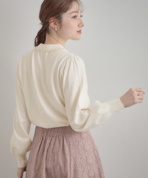 couture brooch（クチュールブローチ）の「【洗える・着映え】パール調衿ニット（ニット/セーター・レディース・グレー/ネイビー/オフホワイト・42/38/36）」の17枚目の写真