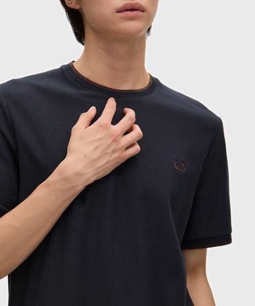 FRED PERRY(フレッドペリー)の「Trim Detail Crepe Pique T-Shirt/トリムディテールクレープピケTシャツ(Tシャツ/カットソー・メンズ・ブラック/ホワイト/ブラウン/ネイビー・S/L/M)」の17枚目の写真