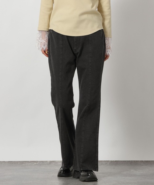 LAKOLE（ラコレ）の「デニムフレアパンツ / 640415（デニムパンツ・レディース・インディゴブルー/ブラック/ライトブルー・LARGE/MEDIUM）」の2枚目の写真