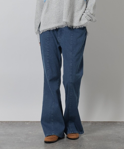 LAKOLE（ラコレ）の「デニムフレアパンツ / 640415（デニムパンツ・レディース・インディゴブルー/ブラック/ライトブルー・LARGE/MEDIUM）」の14枚目の写真