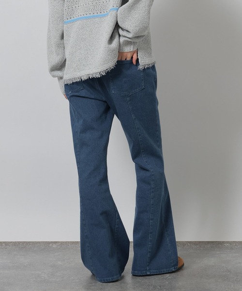 LAKOLE（ラコレ）の「デニムフレアパンツ / 640415（デニムパンツ・レディース・インディゴブルー/ブラック/ライトブルー・LARGE/MEDIUM）」の16枚目の写真