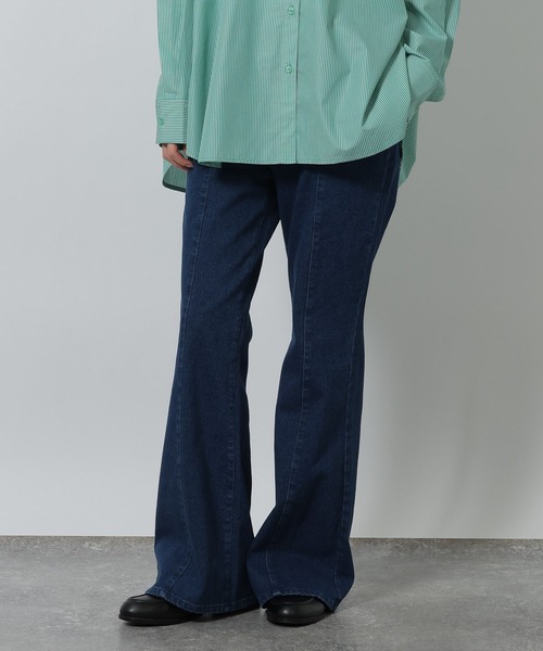 LAKOLE（ラコレ）の「デニムフレアパンツ / 640415（デニムパンツ・レディース・インディゴブルー/ブラック/ライトブルー・LARGE/MEDIUM）」の20枚目の写真