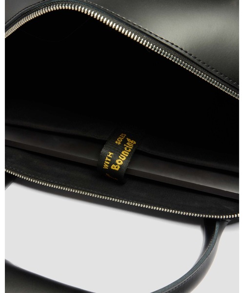 Dr. Martens（ドクターマーチン）の「Dr. Martens/ドクターマーチン デイ トリッパー バッグ 42738001（ボストンバッグ・メンズ・ブラック・FREE）」の2枚目の写真