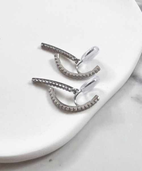 yu-ka(ユーカ)の「YU-KA:ビジュークロスラインイヤリング bijou cross line earring(イヤリング・レディース・シルバー/ゴールド・FREE)」の3枚目の写真