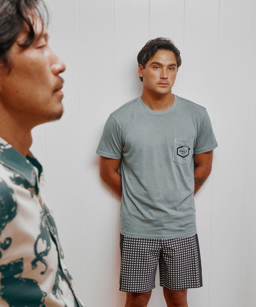 RVCA(ルーカ)の「RVCA メンズ ISLAND HEX POCKET SS Tシャツ 【2026年春夏モデル】(Tシャツ/カットソー・メンズ・ブラック系その他/ブルー系その他・LARGE/X-LARGE/MEDIUM/SMALL)」の1枚目の写真