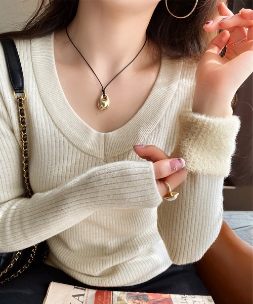 Miniministore(ミニミニストア)の「裏起毛ニットトップス Vネックリブニット(ニット/セーター・レディース・ホワイト/アイボリー/ブラック・FREE)」の1枚目の写真