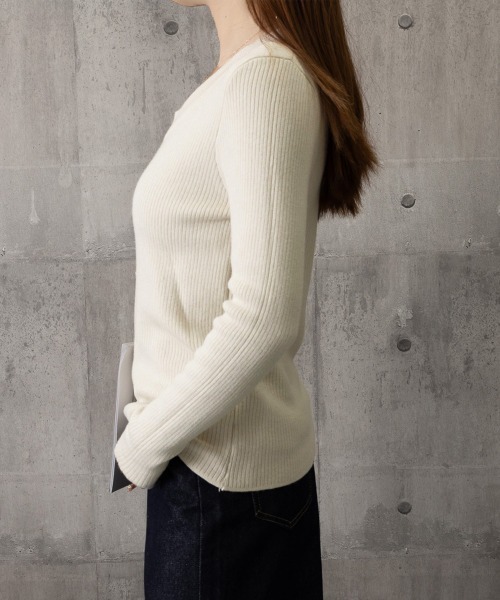 Miniministore(ミニミニストア)の「裏起毛ニットトップス Vネックリブニット(ニット/セーター・レディース・ホワイト/アイボリー/ブラック・FREE)」の21枚目の写真