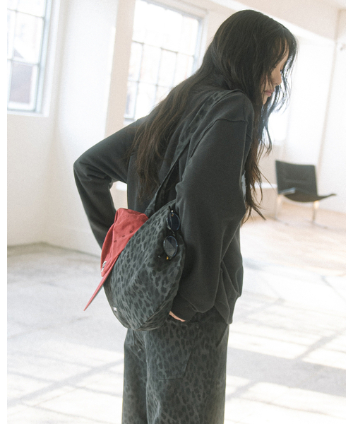HAVISM（ヘビズム）の「LEOPARD SHOULDER BAG(CHARCOAL)（ショルダーバッグ・レディース・その他・FREE）」の3枚目の写真