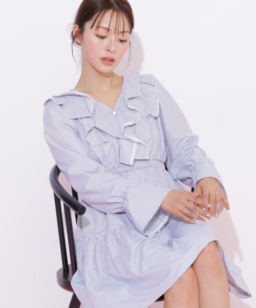 JILL by JILL STUART（ジルバイジルスチュアート）の「ストライプレースミニワンピース（ワンピース・レディース・ホワイト系その他/ブルー系その他/グレー系その他・FREE）」の4枚目の写真