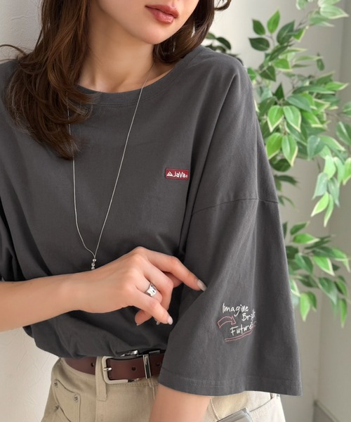 Java(ジャバ)の「《JaVaジャバコラボ》男女お揃い可◎ヴィンテージムード漂う。綿100%バックムービーグラフィック 飛び刺繍オーバーサイズTシャツ(半袖)(Tシャツ/カットソー・レディース・チャコール/ネイビー/ブラック/アイボリー・LARGE/MEDIUM/SMALL/X-LARGE)」の14枚目の写真
