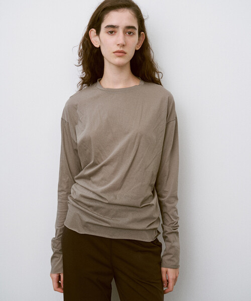 UNFIL（アンフィル）の「UNFIL | コットン シアージャージー長袖Tシャツ WOMEN（Tシャツ/カットソー・レディース・アイボリー/ダークブラウン・0）」の8枚目の写真