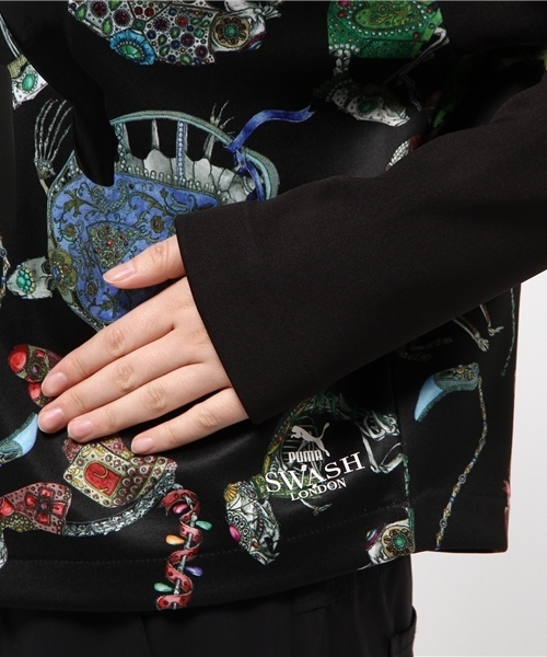 PUMA（プーマ）の「SWASH CREW SWEAT (WOMEN)（スウェット・レディース・ブラック系その他/ブラック・SMALL/MEDIUM/X-SMALL）」の7枚目の写真