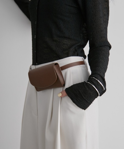 Aunt Marie's(アントマリーズ)の「フェイクレザーベルトミニバッグ(ハンドバッグ・レディース・ブラック/ブラウン・FREE)」の2枚目の写真