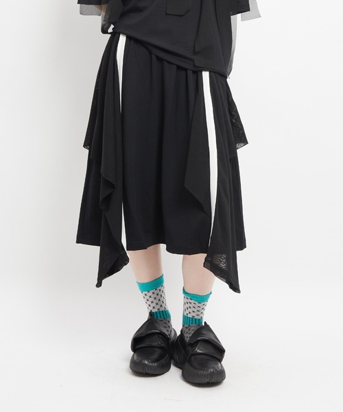 gomme（ゴム）の「ポンチフリルスカート（スカート・レディース・ブラック/チャコールグレー・MEDIUM）」の2枚目の写真