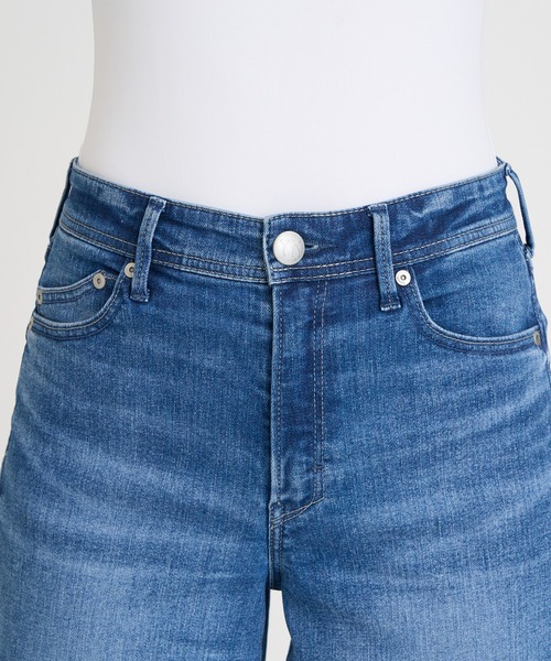 YANUK(ヤヌーク)の「ワイドフレア"LYDIA"(デニムパンツ・レディース・ライトブルー・26inch/25inch/23inch/22inch/21inch/27inch)」の7枚目の写真