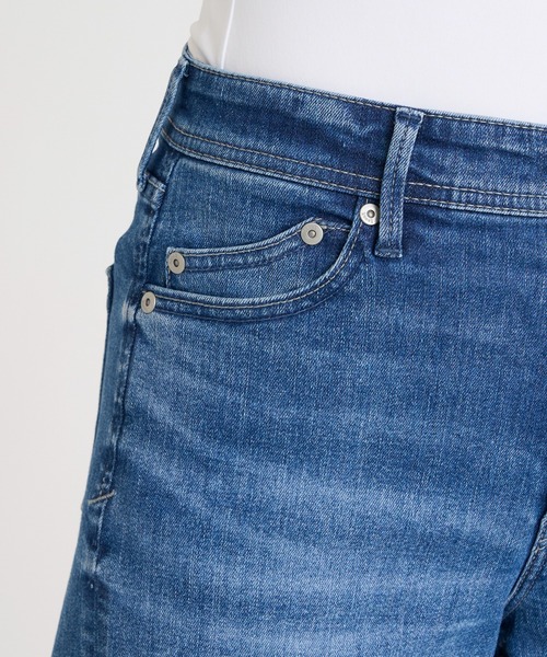 YANUK(ヤヌーク)の「ワイドフレア"LYDIA"(デニムパンツ・レディース・ライトブルー・26inch/25inch/23inch/22inch/21inch/27inch)」の8枚目の写真