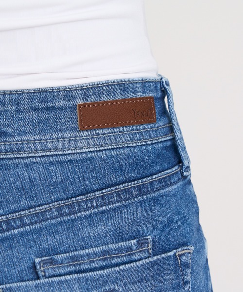 YANUK(ヤヌーク)の「ワイドフレア"LYDIA"(デニムパンツ・レディース・ライトブルー・26inch/25inch/23inch/22inch/21inch/27inch)」の2枚目の写真