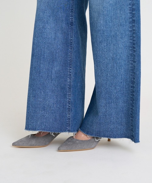 YANUK(ヤヌーク)の「ワイドフレア"LYDIA"(デニムパンツ・レディース・ライトブルー・26inch/25inch/23inch/22inch/21inch/27inch)」の3枚目の写真