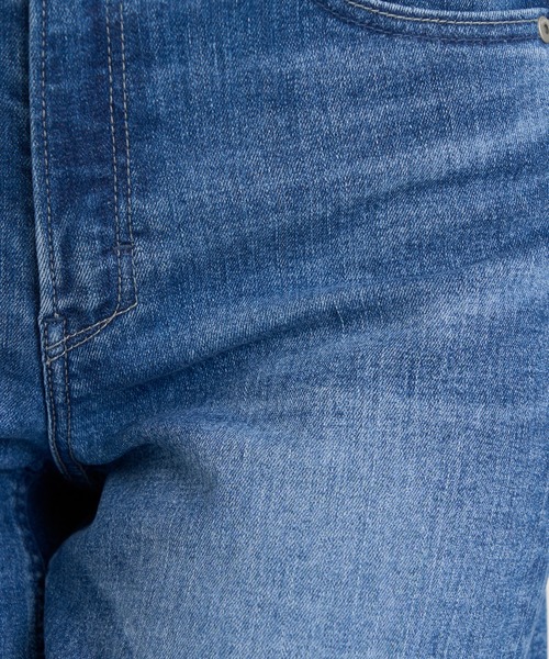 YANUK(ヤヌーク)の「ワイドフレア"LYDIA"(デニムパンツ・レディース・ライトブルー・26inch/25inch/23inch/22inch/21inch/27inch)」の4枚目の写真