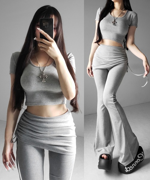 me+em select(ミームセレクト)の「【 ワンホンセットアップ 】スクエアショートTシャツ+サイドシャーリングフレアパンツ SET / 【 SETUP 】square neck short T-shirts + side shirring flare pants(セットアップ・レディース・ブラック/グレー・FREE)」の1枚目の写真