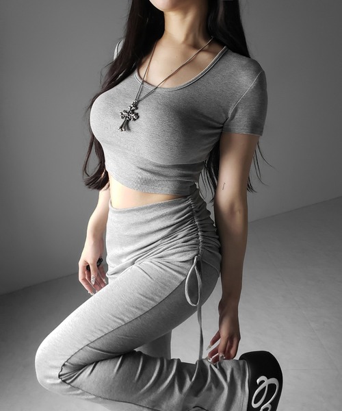 me+em select(ミームセレクト)の「【 ワンホンセットアップ 】スクエアショートTシャツ+サイドシャーリングフレアパンツ SET / 【 SETUP 】square neck short T-shirts + side shirring flare pants(セットアップ・レディース・ブラック/グレー・FREE)」の16枚目の写真