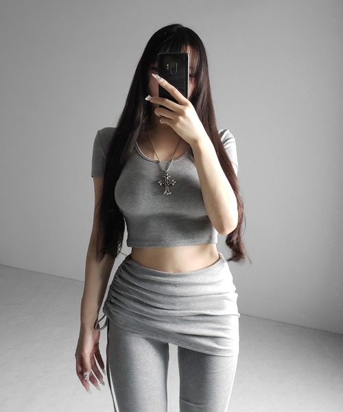 me+em select(ミームセレクト)の「【 ワンホンセットアップ 】スクエアショートTシャツ+サイドシャーリングフレアパンツ SET / 【 SETUP 】square neck short T-shirts + side shirring flare pants(セットアップ・レディース・ブラック/グレー・FREE)」の22枚目の写真