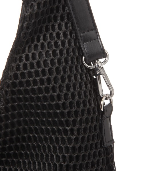 LEPSIM（レプシィム）の「メッシュワンハンドルバッグ　648096（ショルダーバッグ・レディース・ブラック/アイボリー・ONE SIZE）」の6枚目の写真