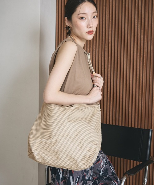 LEPSIM(レプシィム)の「メッシュワンハンドルバッグ 648096(ショルダーバッグ・レディース・ブラック/アイボリー・ONE SIZE)」の22枚目の写真