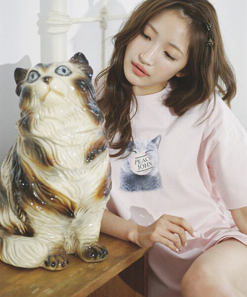 PEACH JOHN(ピーチジョン)の「PEACH JOHN × PUBLUX/ピーチ・ジョン バルーン ロゴ キャット Tシャツ 限定展開(Tシャツ/カットソー・メンズ・ブラック/ネイビー/ホワイト/ピンク・SMALL/MEDIUM/LARGE)」の4枚目の写真