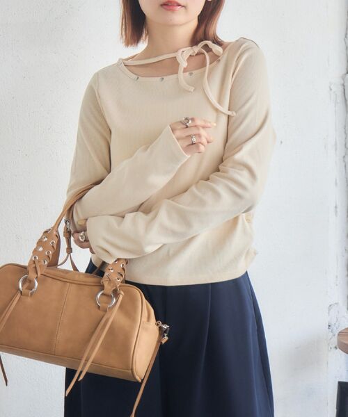 RETRO GIRL(レトロガール)の「スタッズ付きネックリボンCT(Tシャツ/カットソー・レディース・チャコールグレー/ナチュラル/ライトグリーン・FREE)」の2枚目の写真