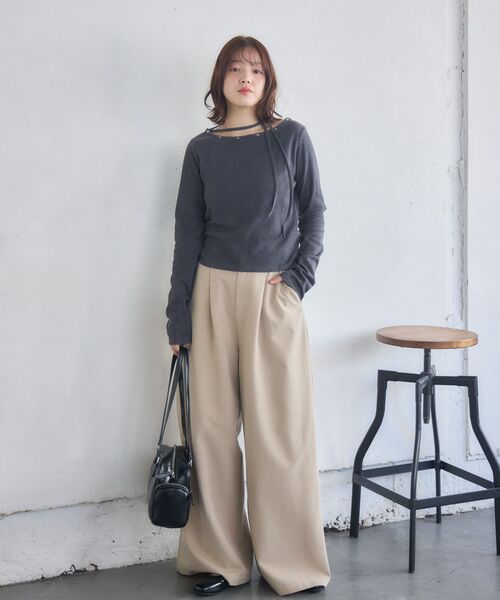 RETRO GIRL(レトロガール)の「スタッズ付きネックリボンCT(Tシャツ/カットソー・レディース・チャコールグレー/ナチュラル/ライトグリーン・FREE)」の5枚目の写真
