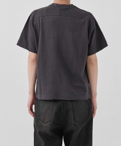 JIAN YE(ジェンイェ)の「CIRCLE T(Tシャツ/カットソー・メンズ・オフホワイト/ダークグレー・LARGE/MEDIUM)」の7枚目の写真