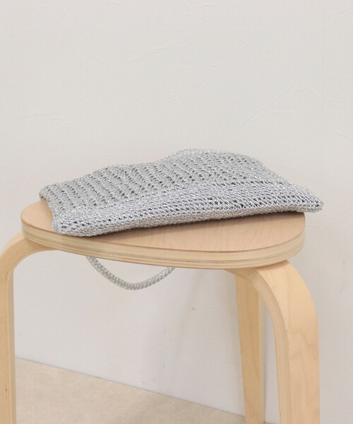 fredy emue(フレディエミュ)の「メタリックコード柄編みワンハンドルバッグ(ショルダーバッグ・レディース・シルバー/チャコールグレー・FREE)」の14枚目の写真