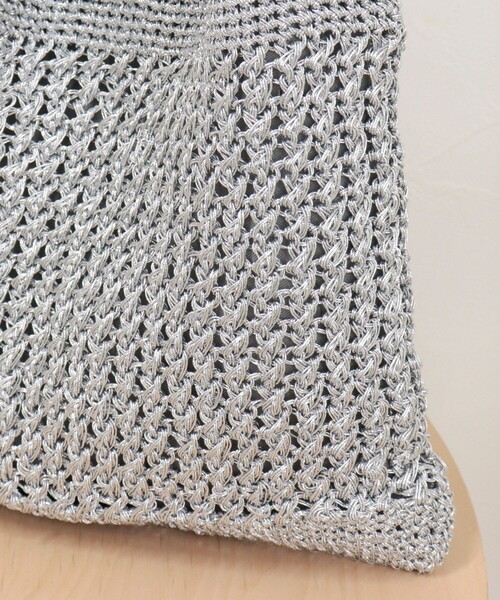 fredy emue(フレディエミュ)の「メタリックコード柄編みワンハンドルバッグ(ショルダーバッグ・レディース・シルバー/チャコールグレー・FREE)」の17枚目の写真