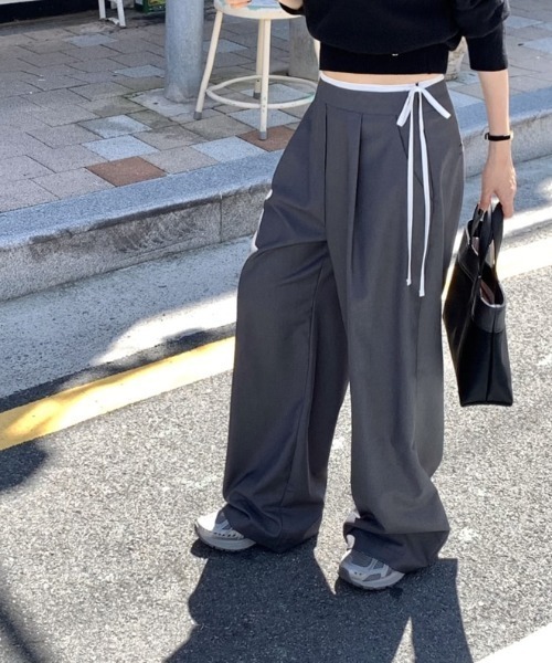 FAVORITO(ファヴォリート)の「配色切り替えサイドジップススラックス(その他パンツ・レディース・ブラック/グレー・M/S)」の1枚目の写真