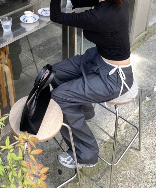 FAVORITO(ファヴォリート)の「配色切り替えサイドジップススラックス(その他パンツ・レディース・ブラック/グレー・M/S)」の11枚目の写真