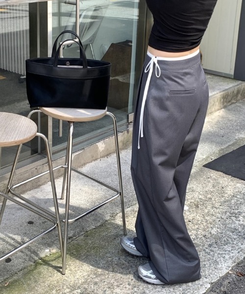 FAVORITO(ファヴォリート)の「配色切り替えサイドジップススラックス(その他パンツ・レディース・ブラック/グレー・M/S)」の15枚目の写真