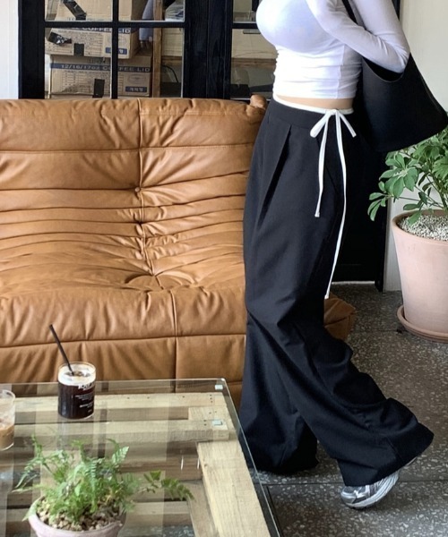 FAVORITO(ファヴォリート)の「配色切り替えサイドジップススラックス(その他パンツ・レディース・ブラック/グレー・M/S)」の18枚目の写真