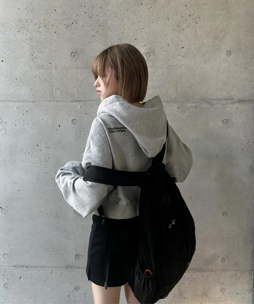 mydeepbluememories（マイディープブルーメモリーズ）の「(w) MM FLOWER GRAPHIX CROP ZIP-UP(GREY)（パーカー・レディース・グレー・ONE SIZE）」の3枚目の写真