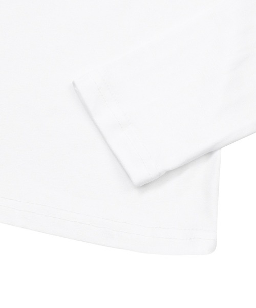MUCENT(ムセント)の「MUCENT / ムセント スリムフィット Uネック 長袖Tシャツ 薄手 ストレッチ ワンポイント刺繍(Tシャツ/カットソー・レディース・ベージュ/ホワイト/ブラック/チャコールグレー/グレー・FREE)」の8枚目の写真
