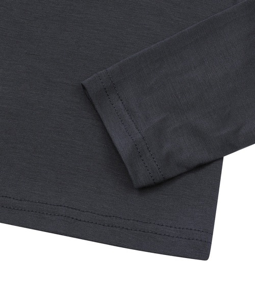MUCENT(ムセント)の「MUCENT / ムセント スリムフィット Uネック 長袖Tシャツ 薄手 ストレッチ ワンポイント刺繍(Tシャツ/カットソー・レディース・ベージュ/ホワイト/ブラック/チャコールグレー/グレー・FREE)」の16枚目の写真