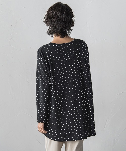 la.f…（ラエフ）の「“ブラウスのように着られる”さらさらストレッチトップス（Tシャツ/カットソー・レディース・ブラック系その他/ライトグレー・9号）」の3枚目の写真