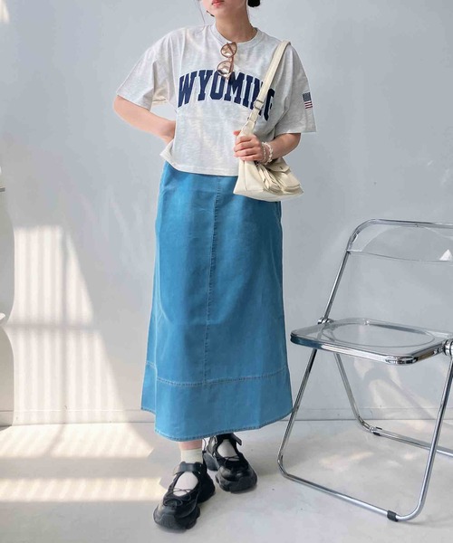 AS KNOW AS plus(アズノゥアズプラス)の「〇クロップド丈 フロントロゴ&袖刺繍 ゆったりシルエット半袖Tシャツ(Tシャツ/カットソー・レディース・チャコールグレー/レッド/ネイビー/オートミール・FREE)」の20枚目の写真