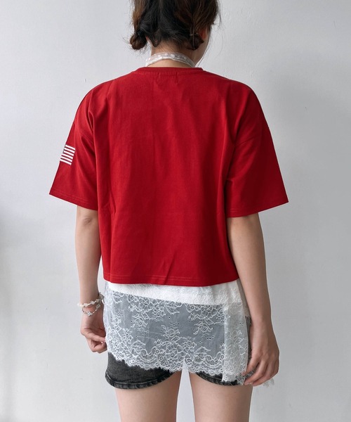 AS KNOW AS plus(アズノゥアズプラス)の「〇クロップド丈 フロントロゴ&袖刺繍 ゆったりシルエット半袖Tシャツ(Tシャツ/カットソー・レディース・チャコールグレー/レッド/ネイビー/オートミール・FREE)」の12枚目の写真