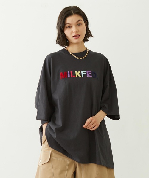 MILKFED.(ミルクフェド)の「STENCIL SAGARA EMBROIDERY S/S TEE(Tシャツ/カットソー・レディース・ホワイト/オフホワイト/チャコール・ONE SIZE)」の3枚目の写真