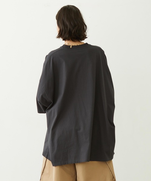 MILKFED.(ミルクフェド)の「STENCIL SAGARA EMBROIDERY S/S TEE(Tシャツ/カットソー・レディース・ホワイト/オフホワイト/チャコール・ONE SIZE)」の18枚目の写真