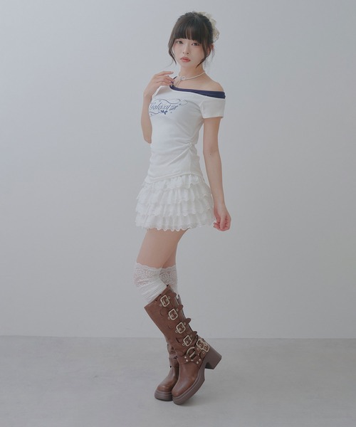 Diable baiser(ディアブルベーゼ)の「ロゴ オフショルダー Tシャツ / レイヤード風 アシンメトリー 星柄 Tシャツ エッジィ(Tシャツ/カットソー・レディース・ホワイト/ネイビー・FREE)」の3枚目の写真