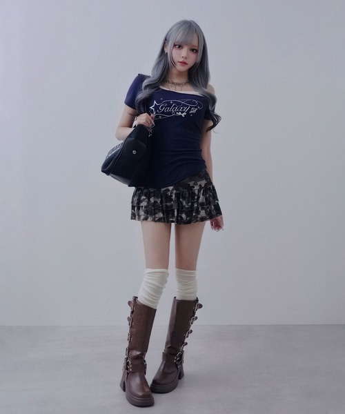 Diable baiser(ディアブルベーゼ)の「ロゴ オフショルダー Tシャツ / レイヤード風 アシンメトリー 星柄 Tシャツ エッジィ(Tシャツ/カットソー・レディース・ホワイト/ネイビー・FREE)」の5枚目の写真
