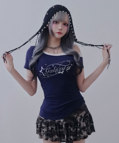 Diable baiser(ディアブルベーゼ)の「ロゴ オフショルダー Tシャツ / レイヤード風 アシンメトリー 星柄 Tシャツ エッジィ(Tシャツ/カットソー・レディース・ホワイト/ネイビー・FREE)」の9枚目の写真