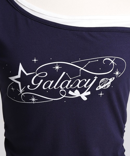 Diable baiser(ディアブルベーゼ)の「ロゴ オフショルダー Tシャツ / レイヤード風 アシンメトリー 星柄 Tシャツ エッジィ(Tシャツ/カットソー・レディース・ホワイト/ネイビー・FREE)」の14枚目の写真